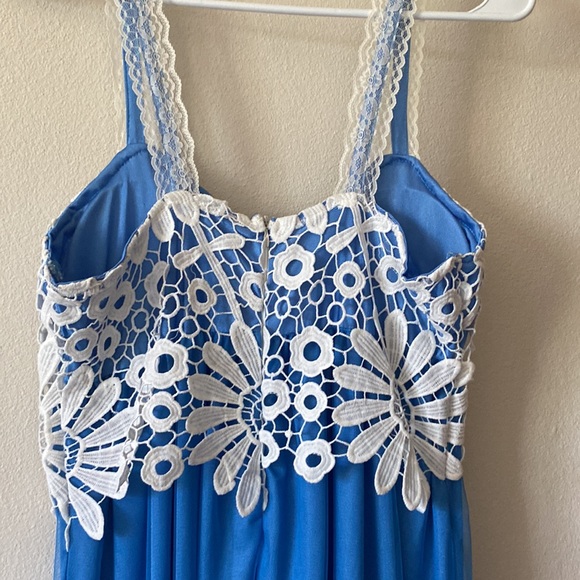 Maxi - Picture 3 of 4